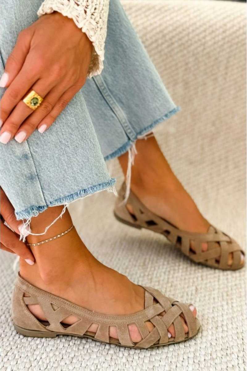 Sandra | Sandalias planas con puntera abierta y tejido trenzado