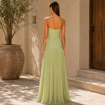 Vestido con diseño de hombros descubiertos